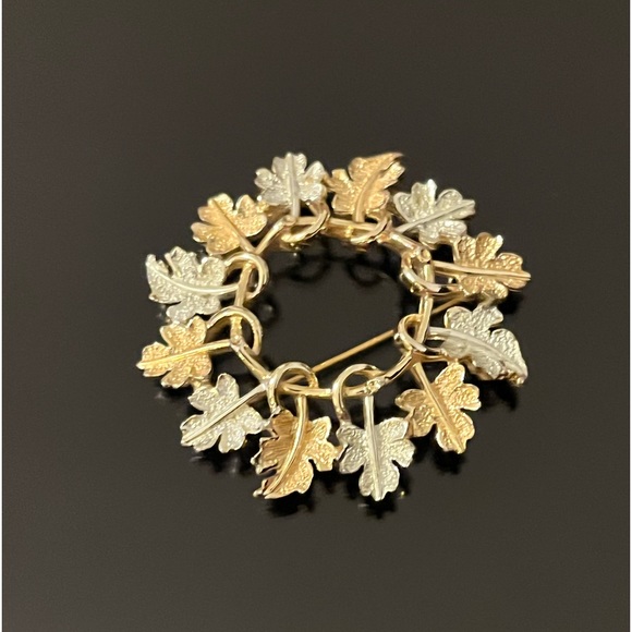 Vintage Sarah Coventry Leaf Pin Silver Gold Tone Retro Modern Fall Wreath Brooch - Picture 11 of 11